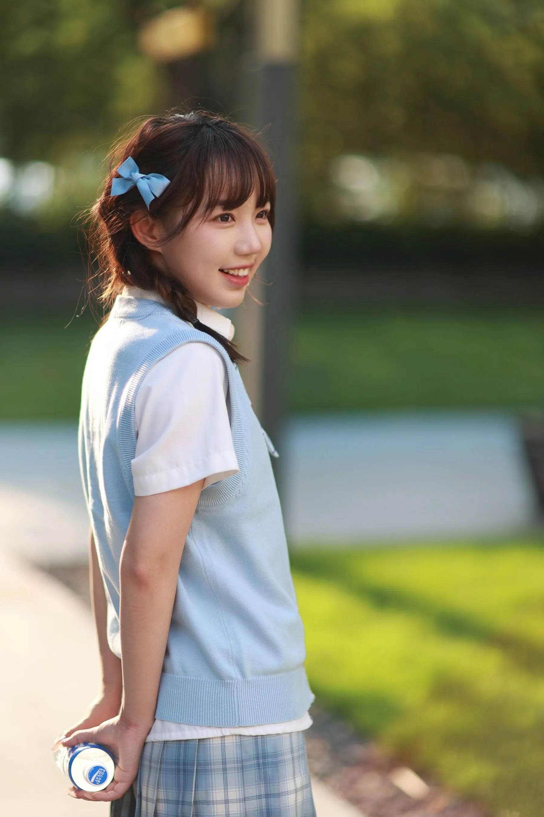 [艺图语] 2022.06.18 放学后 小树 [32P]插图3